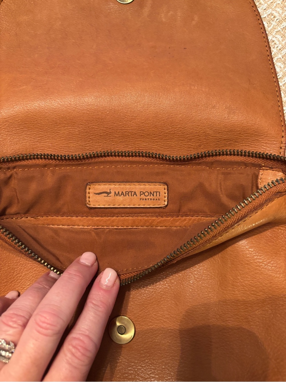 Women’s Leather Crossbody Bag - Tan